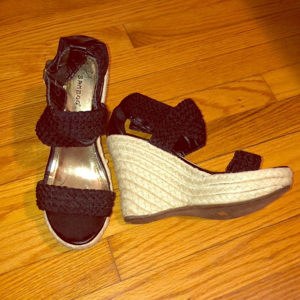 Black wedges